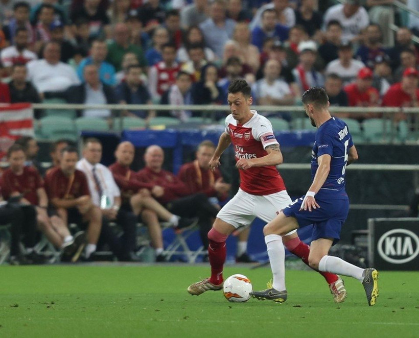 Chelsea UEFA Avrupa Ligi'ni kazandı Başakşehir'in yüzü güldü - Resim: 4