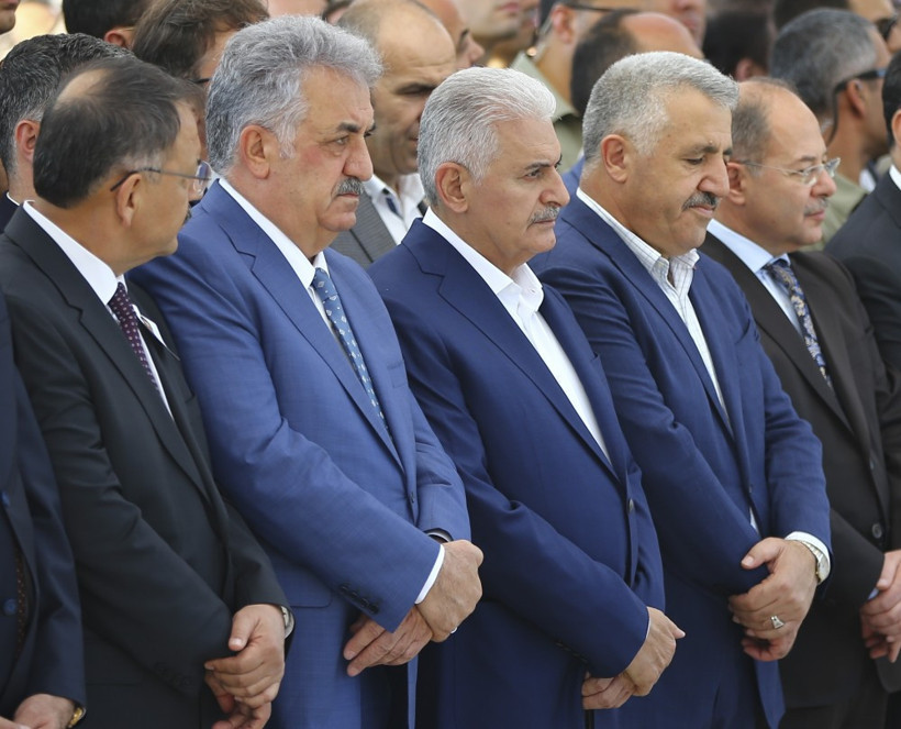 Bakan Arslan'ın kardeşi son yolculuğuna uğurlandı - Resim: 1