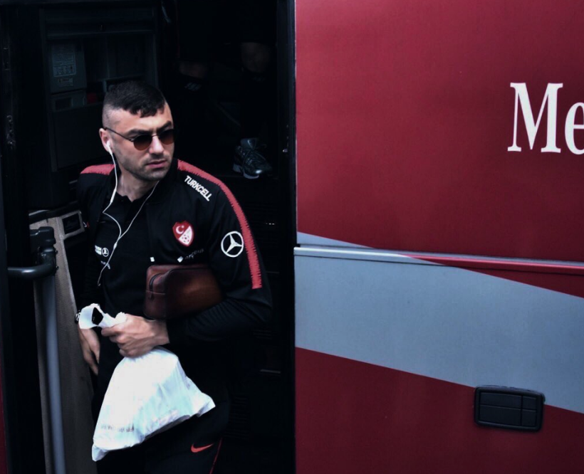 İzlanda'da Milli Takım'a skandal muamele! Emre'ye şok hareket - Resim: 2