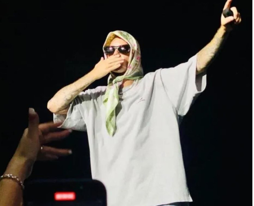 Justin Bieber baş örtüsüyle sahnede dans etti! Videosu viral oldu - Resim: 1