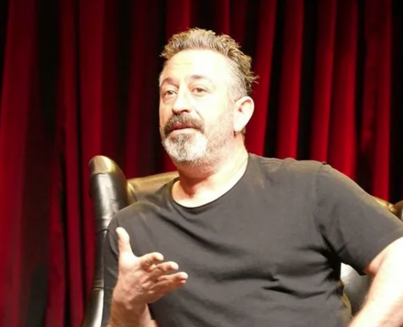 Sahnede fenalaşan Cem Yılmaz'dan tepki: Buyrun içeri gelin beraber yatalım - Resim: 1