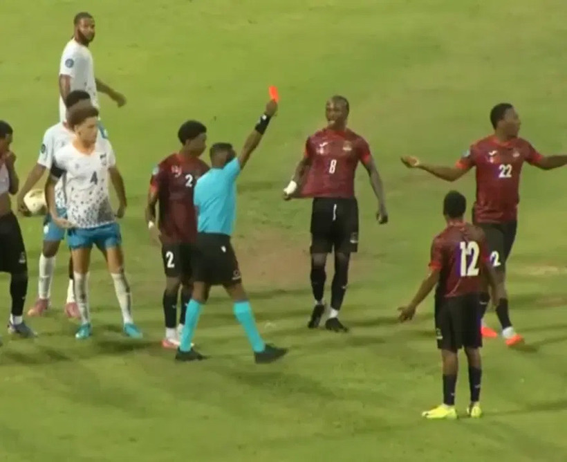 Futbol dünyası bu olayı konuşuyor! Uzun saçlarıyla rakibe 2 kırmızı kart aldırdı - Resim: 3