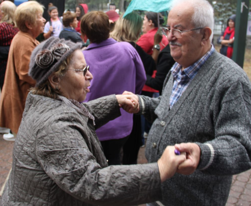 Bakırköylüler Yaşlılar Günü'nde yağmur altında dans etti - Resim: 4