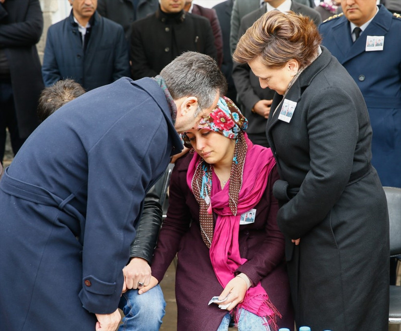 Bakan şehit cenazesinde gözyaşlarını tutamadı - Resim: 4