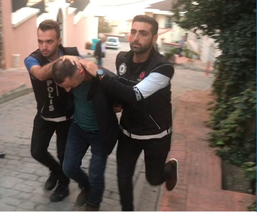 Ünlü isimlerin torbacısı sevgilisiyle birlikte yakalandı!  - Resim: 1