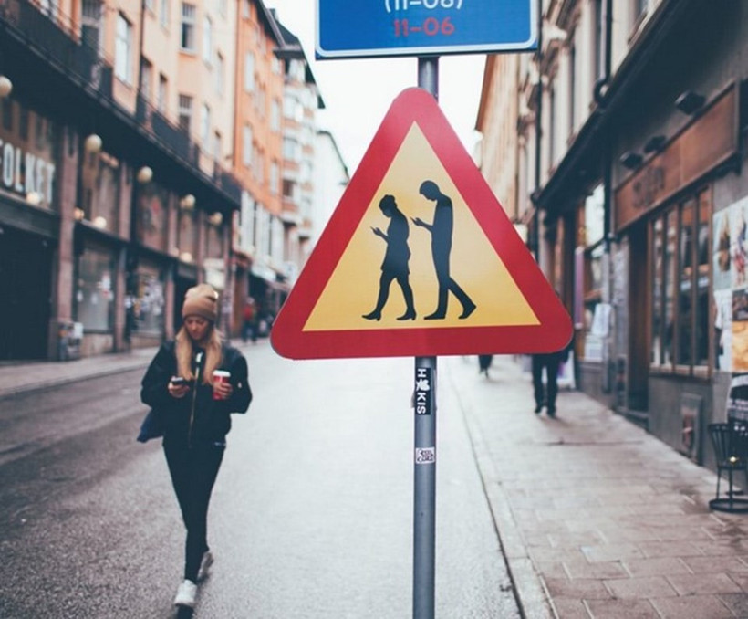 Cepli yayalar için özel tabela - Resim: 2