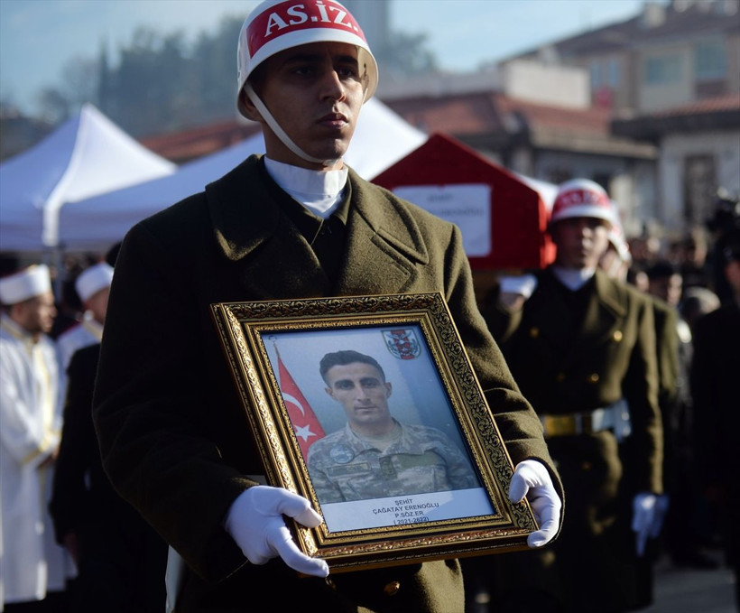 Şehitlerimize veda! Ağıtlar yakıldı, gözyaşlarıyla uğurlandılar - Resim: 1