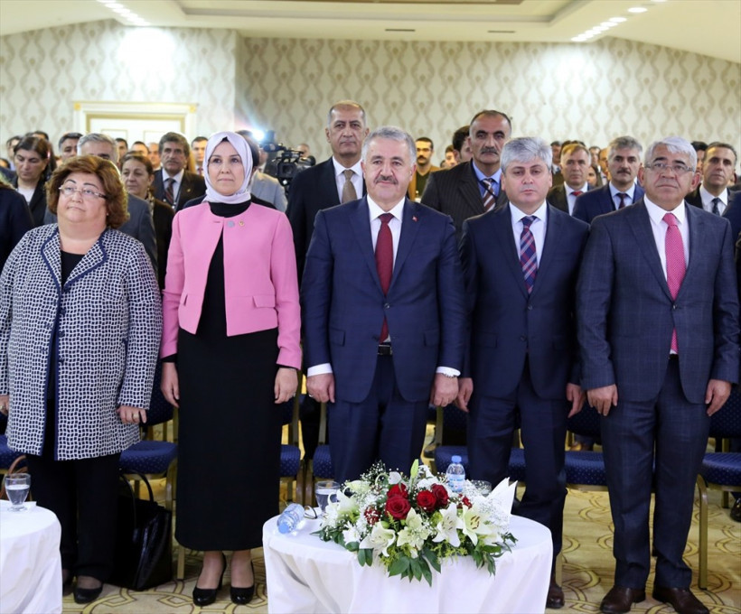 Ahmet Arslan'dan kadınlara 15 Temmuz dersi! - Resim: 1