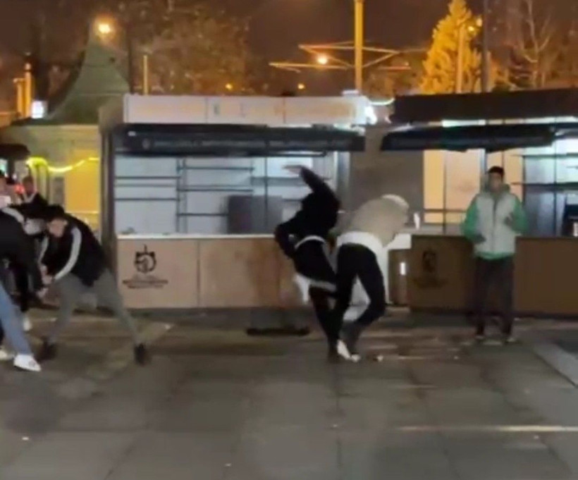 'Eski sevgilimle neden konuştun' kavgası! Tekme tokat birbirine girdiler - Resim: 4