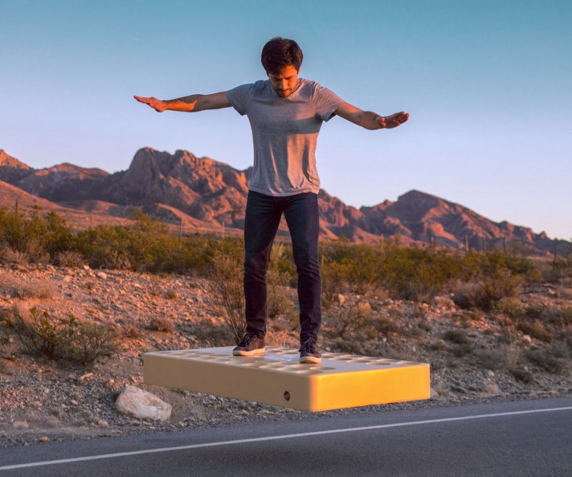 Hayaller gerçek oldu: Havada duran Board - Resim: 3