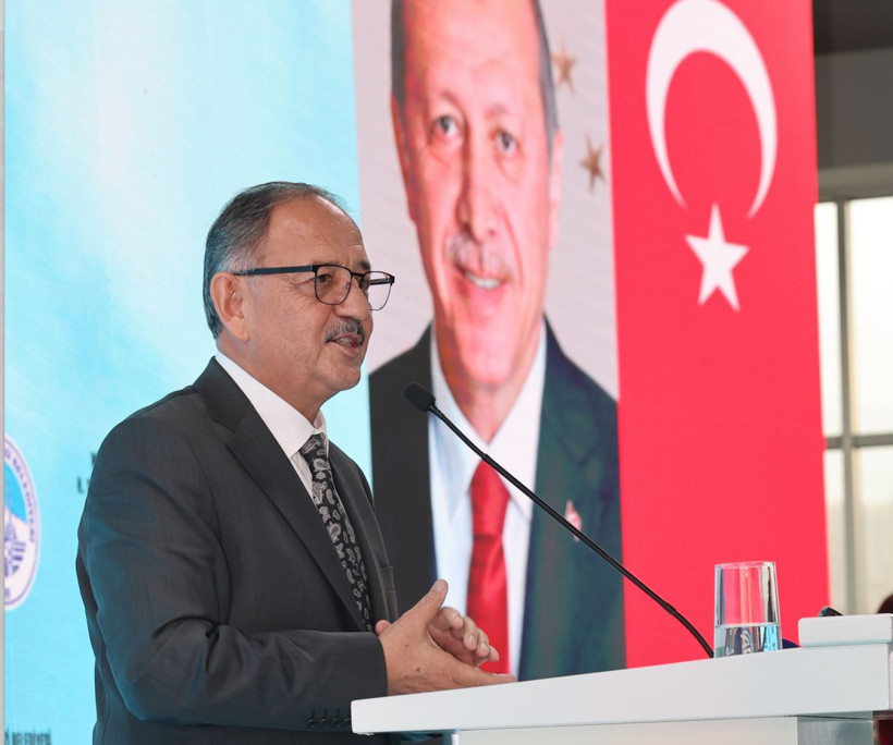 Mehmet Özhaseki, Hataylı Sözer ailesine yeni evlerini teslim etti - Resim: 1