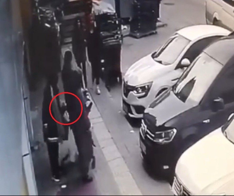 Market arabasından çanta çalan hırsızı esnaf yakaladı - Resim: 1