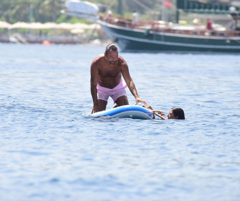 Ali Sunal yeni sevgilisiyle yakalandı kim bu genç kız? - Resim: 3