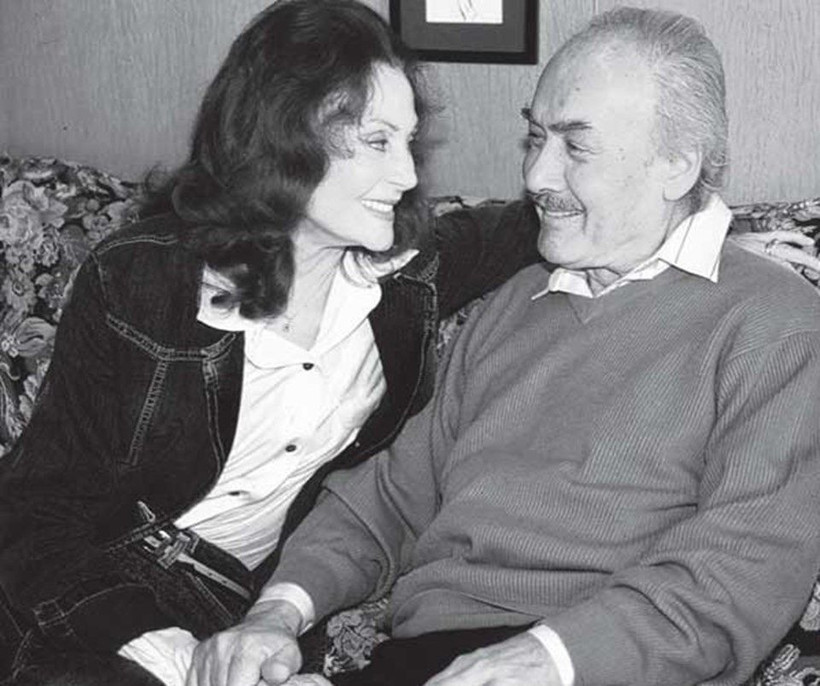 Yıldız Kenter yaşamını yitirdi ölüm sebebi ne? Eşi ve kızı Leyla Kenter kimdir - Resim: 4