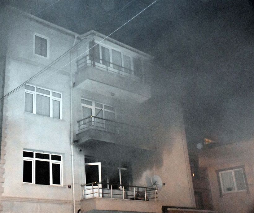 Korkunç olay! Önce eşini bıçaklayarak öldürdü, ardından evini ve otomobilini ateşe verdi - Resim: 3