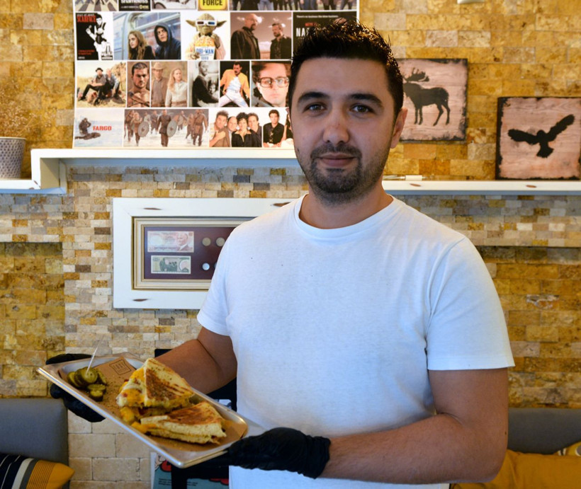 Adana'da yöneticiliği bıraktı tostçu oldu - Resim: 1