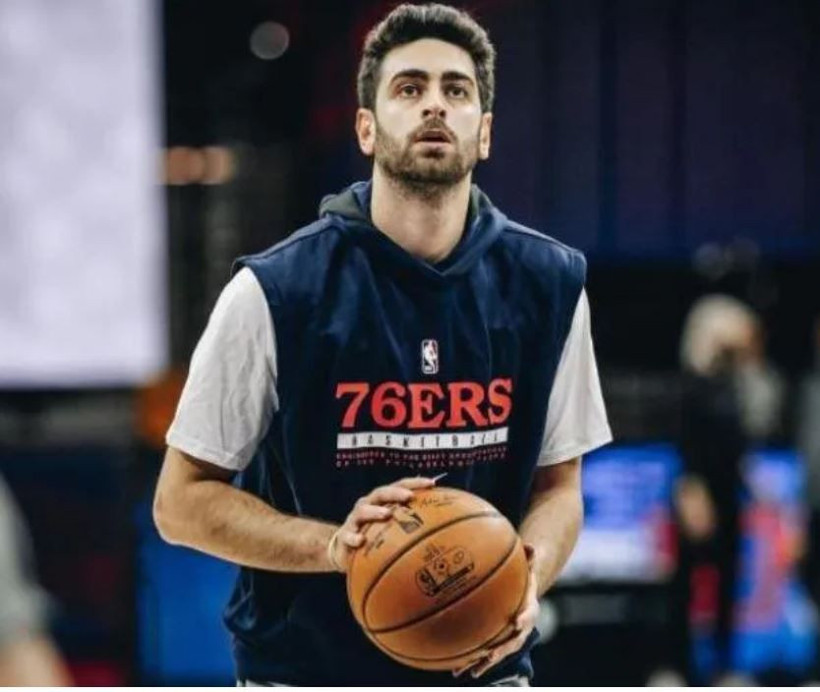 İrem Sak kendisinden 11 yaş küçük basketbolcu Furkan Korkmaz ile birlikte - Resim: 2