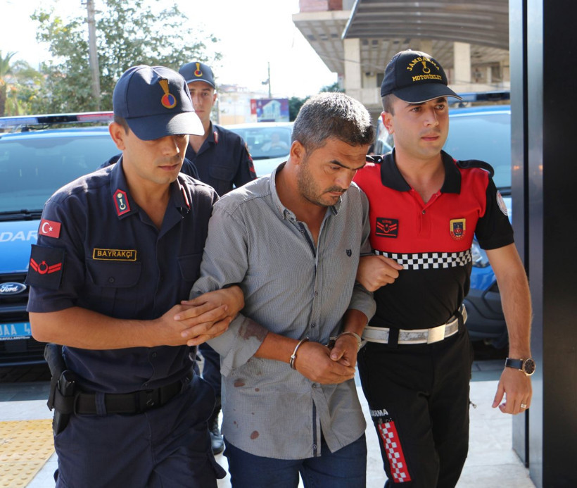 Eşini delik deşik etti! Kayınpederini arayıp 'Kızını öldürdüm' dedi - Resim: 1