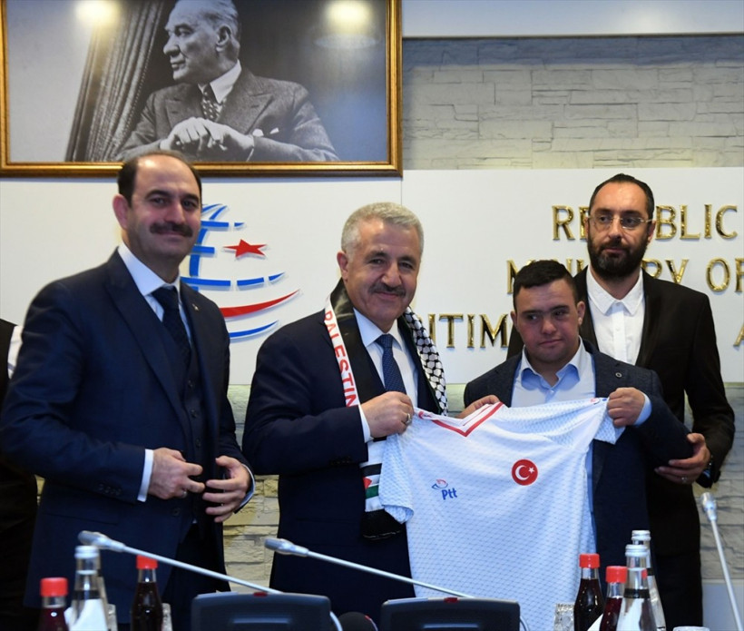 Bakan Arslan, down sendromlu Filistinli Muhammed'i kabul etti - Resim: 4