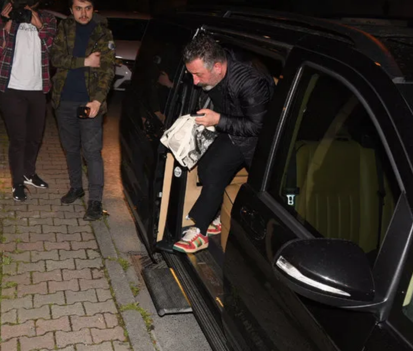 Sahnede fenalaşan Cem Yılmaz'dan tepki: Buyrun içeri gelin beraber yatalım - Resim: 3