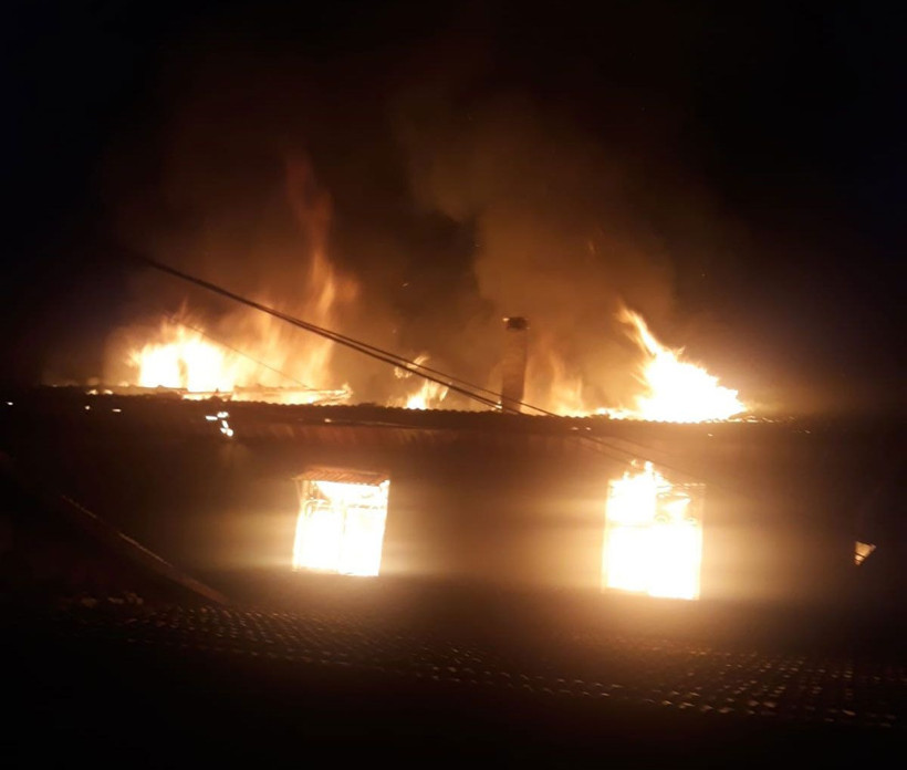 Eşi ve çocukları uyurken evini ateşe verdi! Baba yanarak öldü eşi ve 2 çocuğu ağır yaralı - Resim: 1