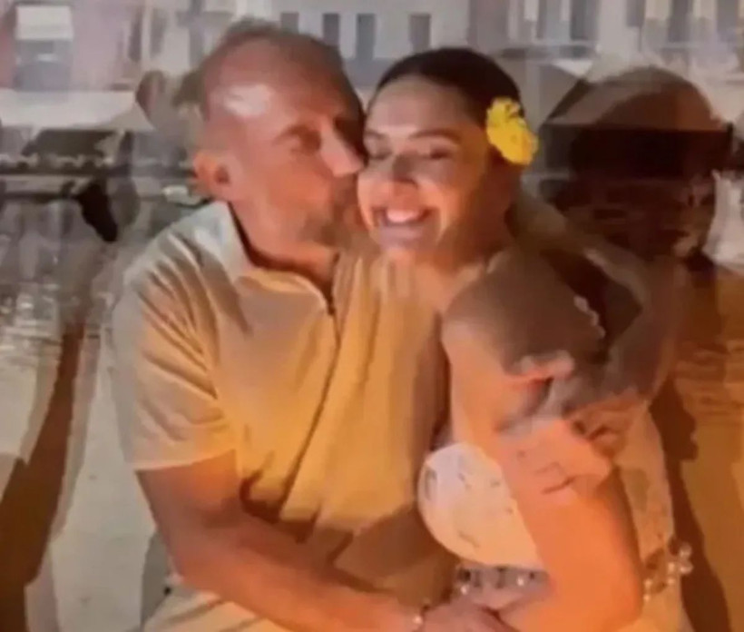 Bergüzar Korel'den şok eden sözler: "Kaygı ve stres bedenime yansıdı" - Resim: 4