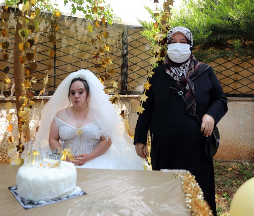 Down sendromlu Tuğba'nın mutluluğu: Gelinlik ve düğün hayali gerçeğe dönüştü - Resim: 4