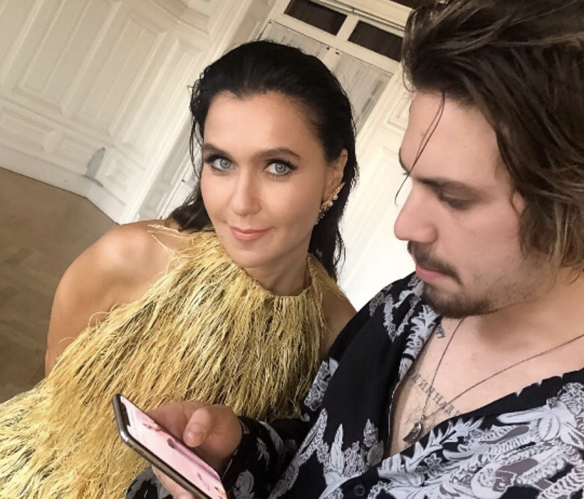 Şevval Sam konserinde annesini sahneye davet etti, övgü yağdırdı! - Resim: 2