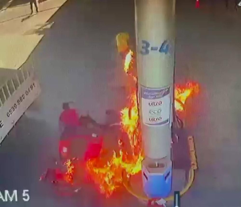 Benzin dolumu esnasında çakmak çaktı, alevlerin içinde kaldı - Resim: 1