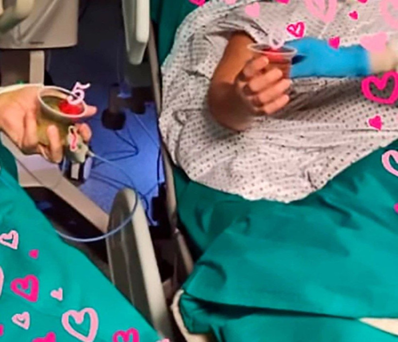 Yoğun bakımda 50. evlilik yıldönümlerini kutladılar! - Resim: 3