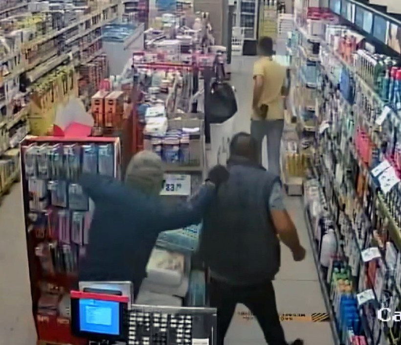 Adana'da market soyuldu kar maskeli hırsız bakın kim çıktı? - Resim: 2