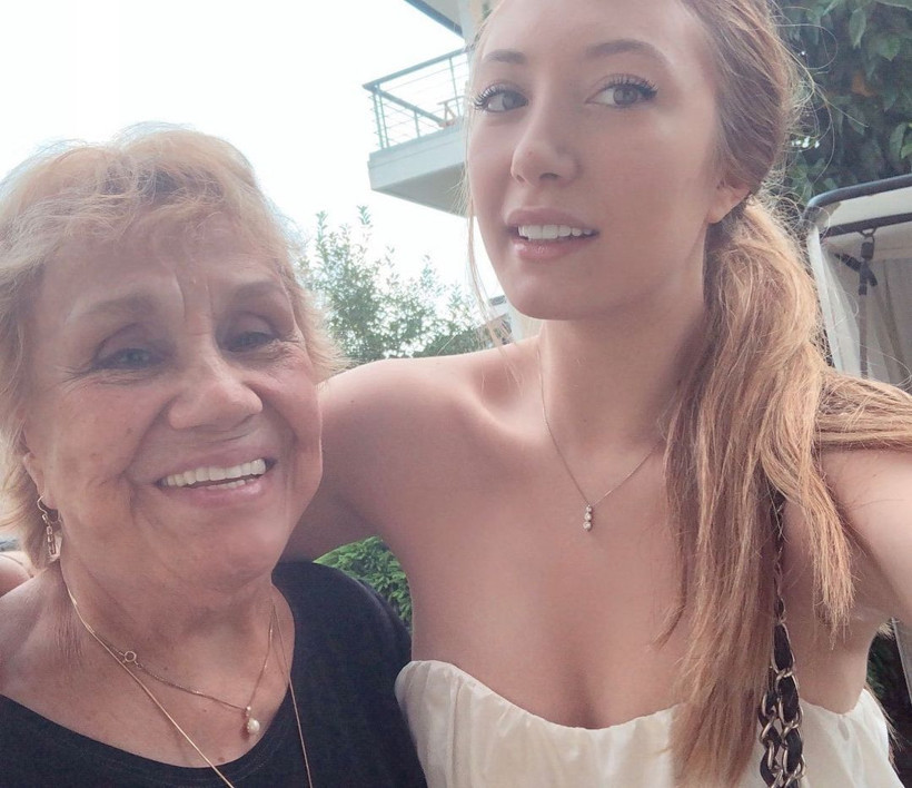 Kırmızı elbiseyle bacak şovu yaptı! Mehmet Ali Erbil'in kızı Yasmin Erbil nefes kesti - Resim: 3