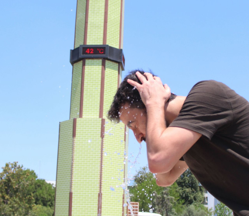 Antalya’da termometreler 42 dereceyi gösterdi! Adres plaj oldu - Resim: 1