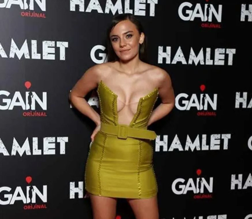 Bahar Şahin'in göğüs dekoltesi Hamlet galasına damga vurdu! Gece hastanede bitti... - Resim: 1