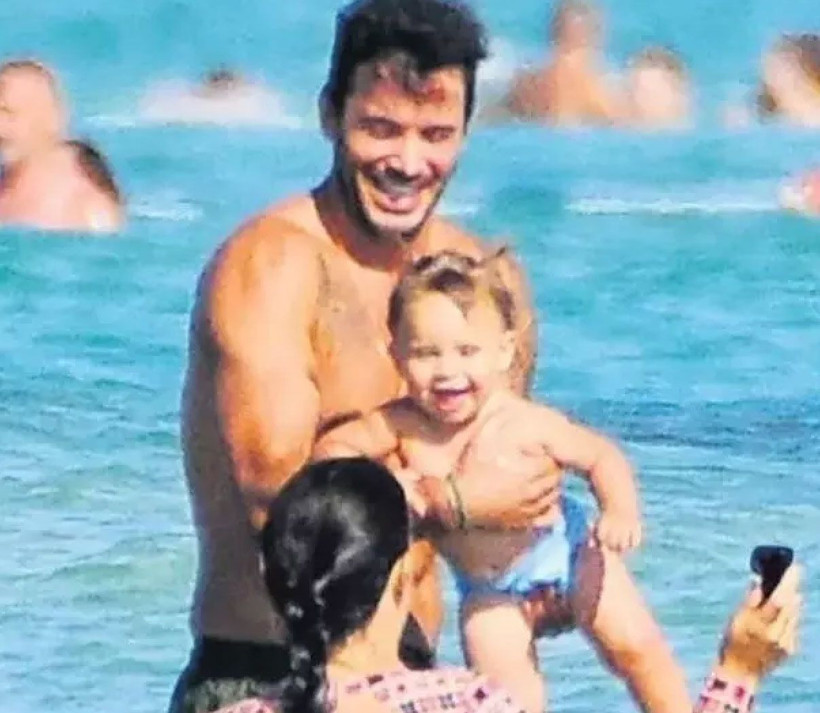 Barış Arduç ve Gupse Özay'ın kızı ilk defa deniz keyfi yaparken görüntülendi! - Resim: 4
