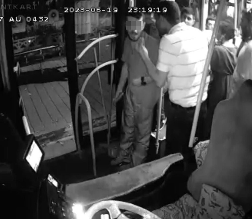 Antalya'da halk otobüsünde dehşet dakikaları: Ekmek bıçağıyla şoföre saldırdı! - Resim: 2