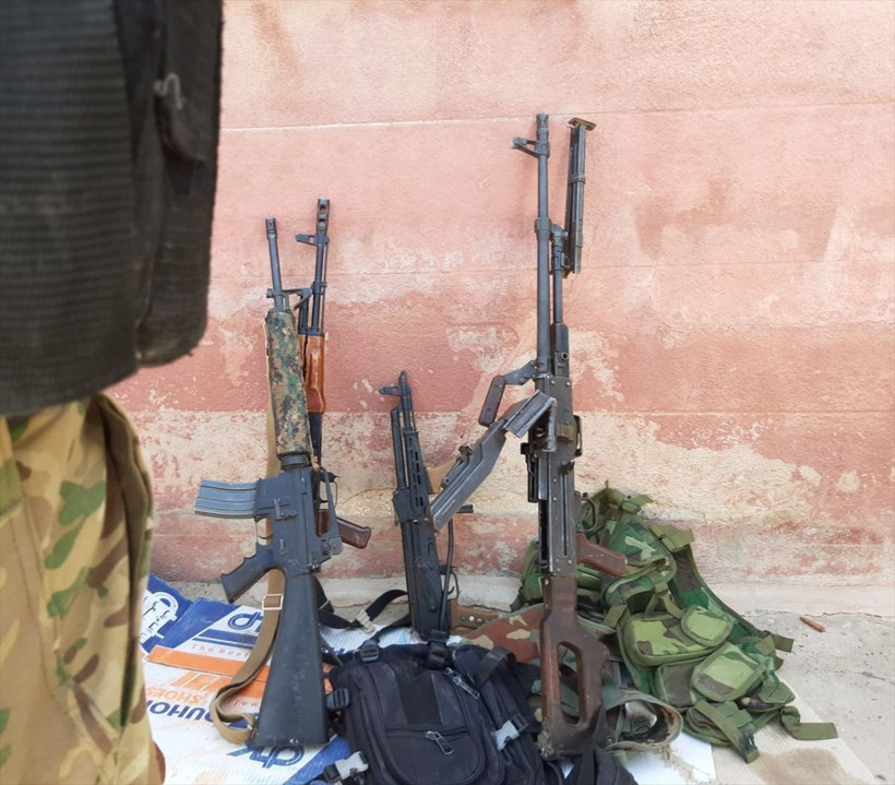 Tel Abyad'da YPG/PKK'lılar silahlarını bırakarak kaçtı - Resim: 3