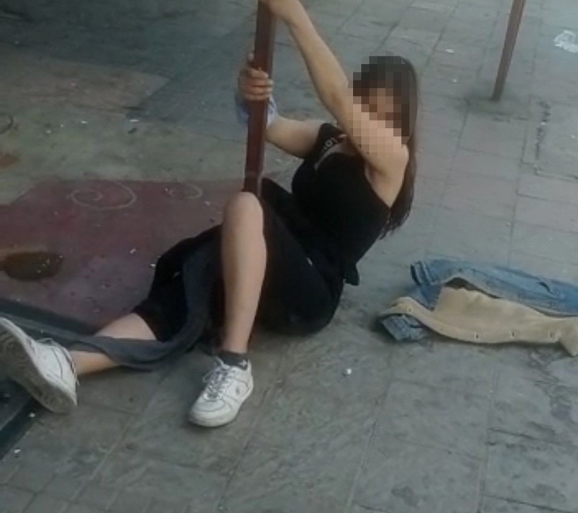 Gencecik kız sokakta içer acısı durumda bulundu! Uyuşturucu bu hale getirdi - Resim: 2