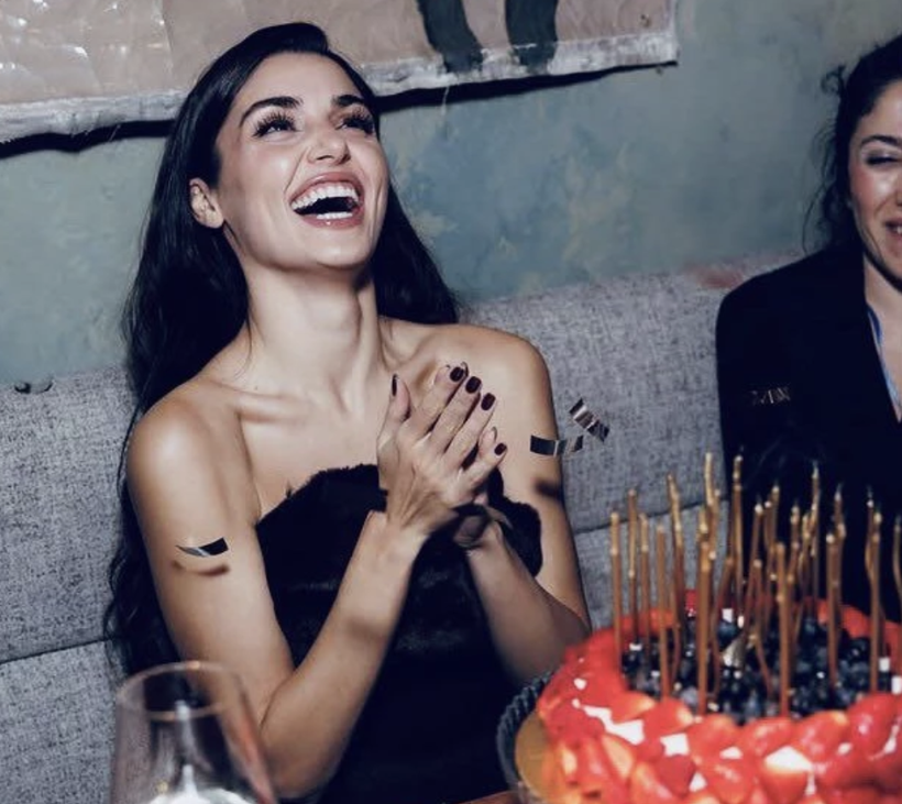 Doğum günü kutlamaları sınırları aştı! Hande Erçel'e hayranlarından sürpriz - Resim: 2