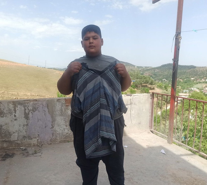 Herkes dalga geçti okulu bıraktı! 14 yaşında 130 kilo olan Teyfik: Büyük adamlar gibi giyiniyorum - Resim: 4