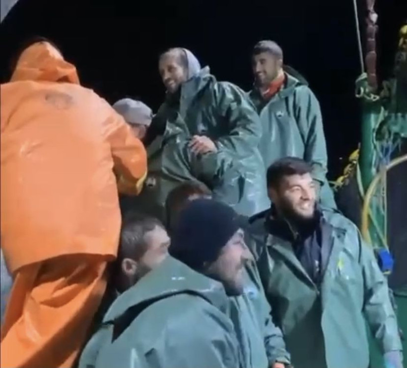 Kuşadası açıklarında balıkçıların ağlarına takıldı görenler gözlerine inanamadı - Resim: 4