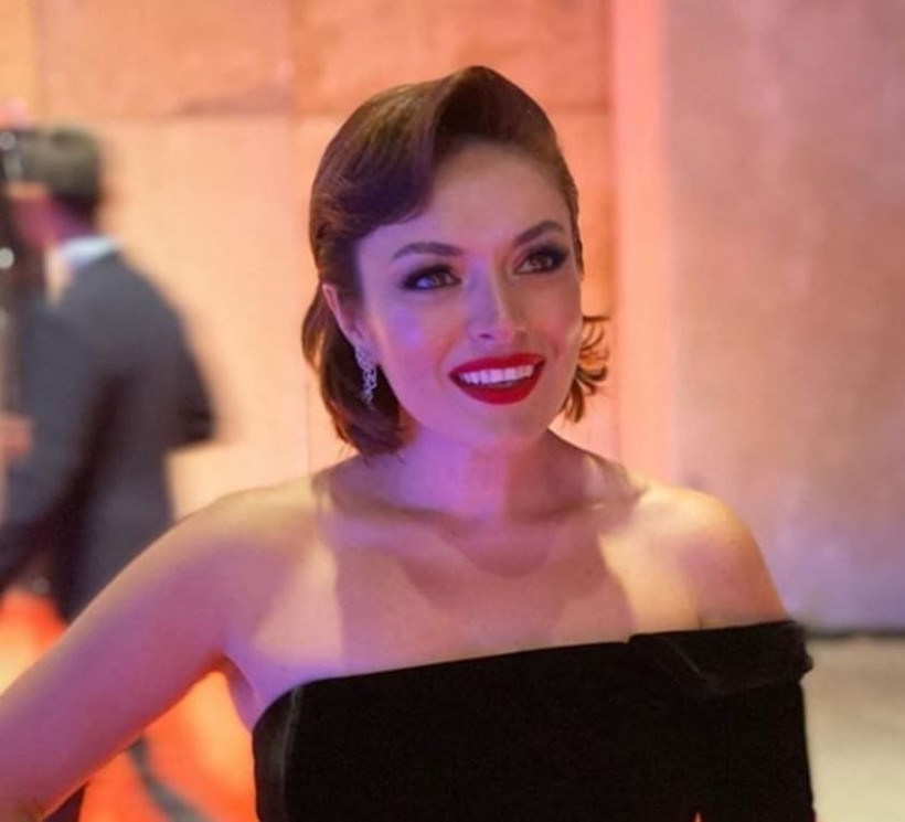 Ezgi Mola 2 doz aşı sonrası koronaya yakalandı! Testlerin yarısı negatif ve pozitif - Resim: 1