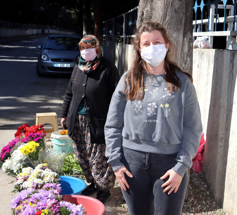 Kızı Oxford'da okuyor sanıyordu! Hatay'da mezarlık çiçekçisi anne yıkıldı - Resim: 2