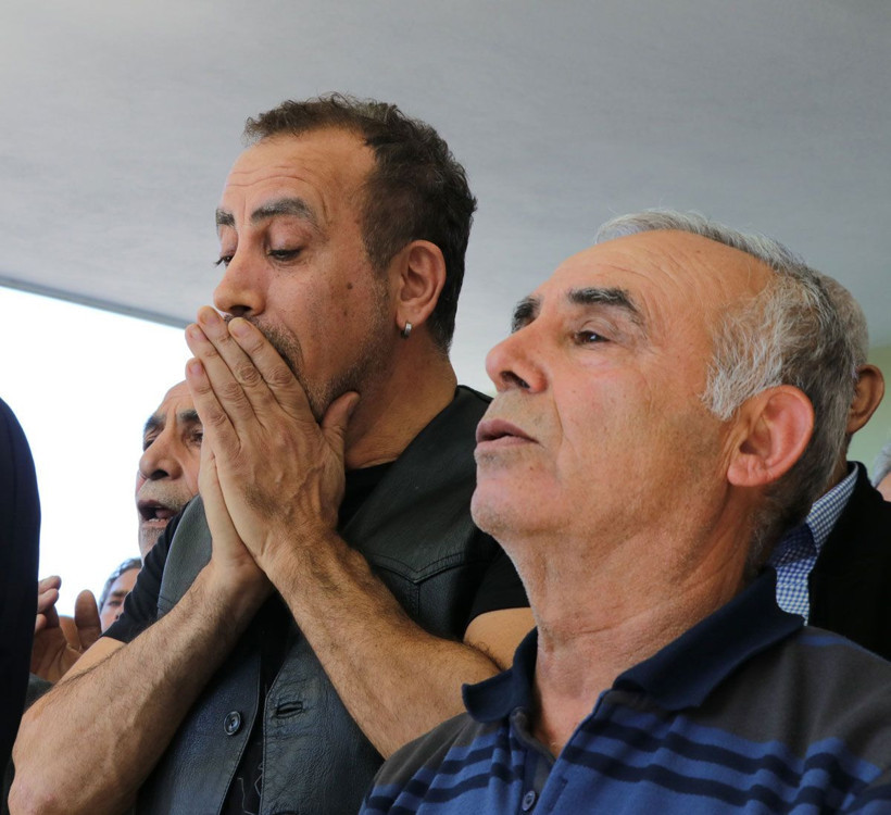 Haluk Levent annesinin cenazesinde ayakta duramadı ağlamaktan gözleri şişti - Resim: 2