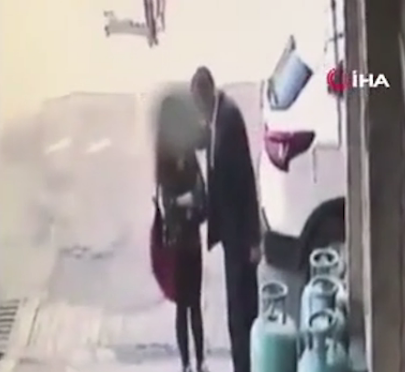 Yaşlı sapıktan 13 yaşlarındaki kız çocuğuna cinsel taciz! O anlar kamerada - Resim: 3