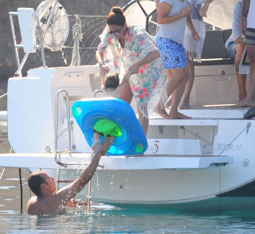 Zeynep Beşerler ve eşi dudak dudağa romantizm - Resim: 3