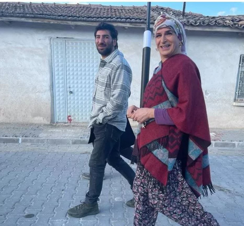 Sadakatsiz'in Aras'ı Berkay Ateş'ten 'İhsan Hala'ya anlamlı ziyaret - Resim: 4