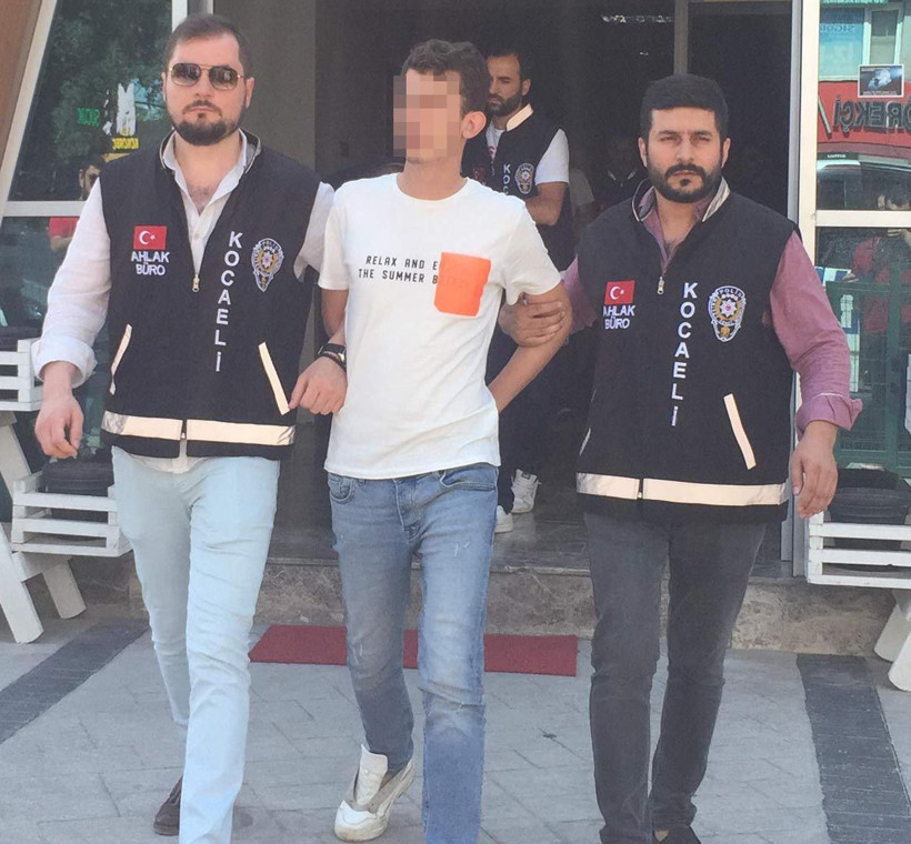 Polis baskınına önlem almışlar! Cami avlusu ve çevresinde fuhuş pazarlığına polis baskını! - Resim: 4