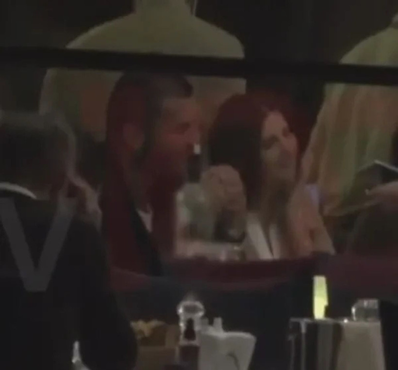 Ünlü şarkıcı Sibel Can, Emir Sarıgül ile evlendi iddiası konuşulmuştu! Çift yemekte yakalandı - Resim: 4