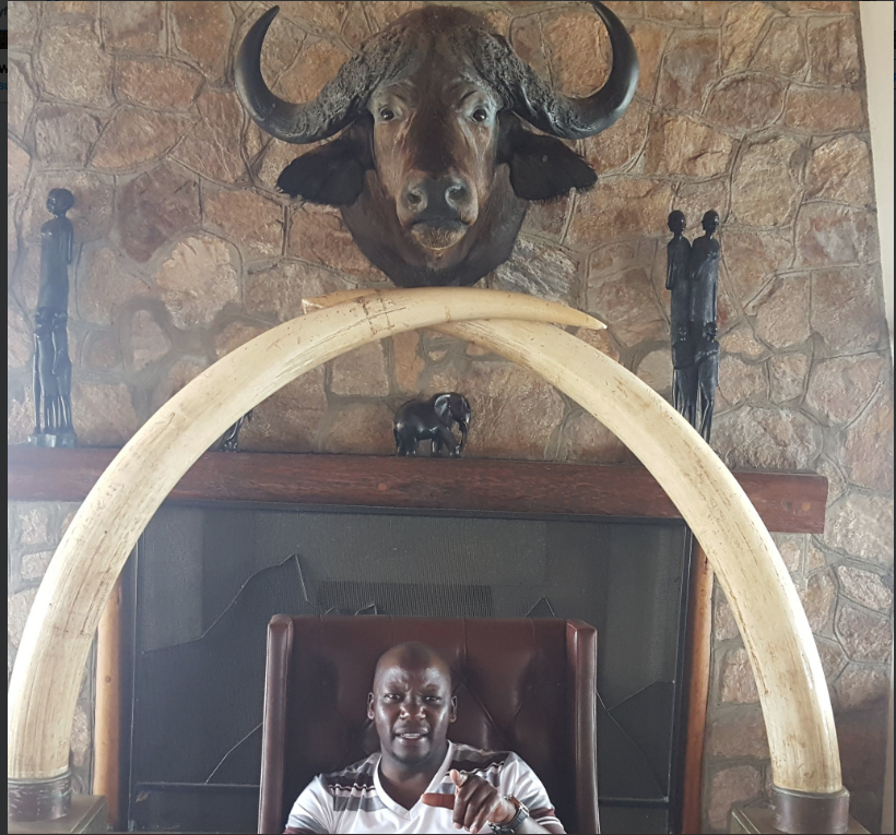 Uganda’da seksi ve kıvrımlı kadın rezaleti Turizm Bakanı değil sanki fuhuş bakanı - Resim: 4